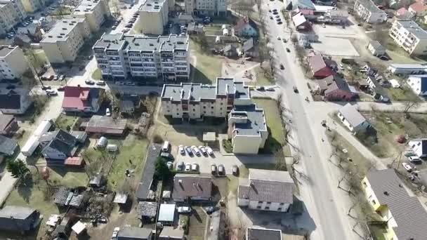 Полет Над Маленьким Городом — стоковое видео