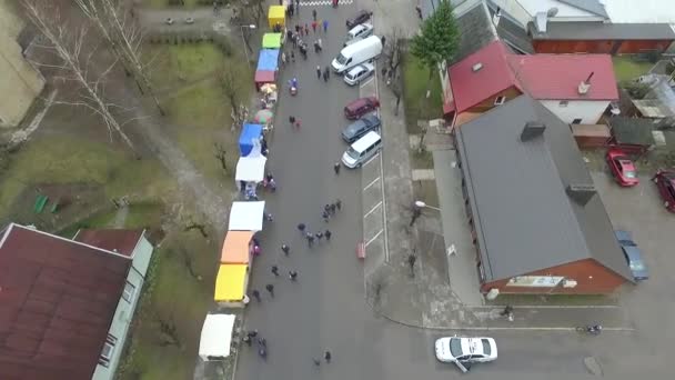 Voo Sobre Pequena Cidade Feira Rua — Vídeo de Stock