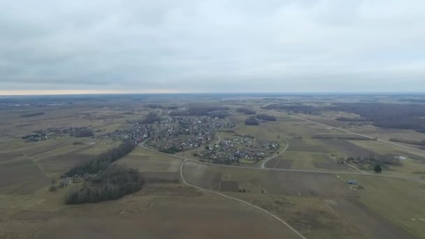 Uçuş Bitti Küçük Şehirde Mesafe — Stok video