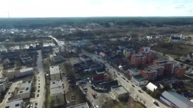 Panorama bitti küçük kasaba döndürme Nehri yakınında
