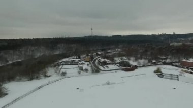 Panorama döndürme kış ile Nehri yakınında şehri