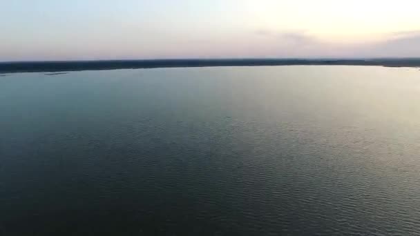 Volo Sul Lago Con Rotazione Tramonto — Video Stock