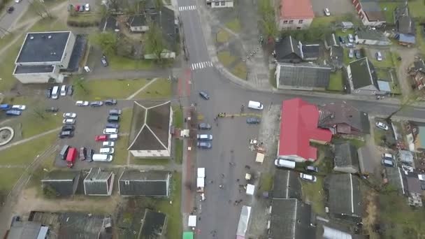 通りに公正な回転の小さな町のパノラマ — ストック動画