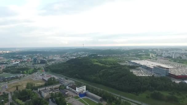 Panorama Sobre Cidade Perto Floresta — Vídeo de Stock