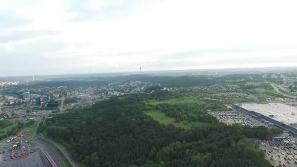 Panorama Sobre Cidade Perto Floresta — Vídeo de Stock