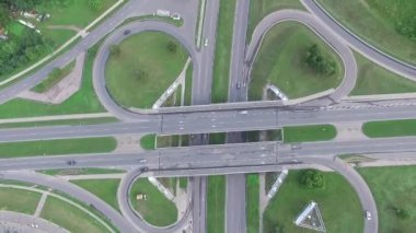 Viyadük kavşak üzerinde dikey uçuş