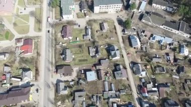 Binalar üzerinde yükselen dikey