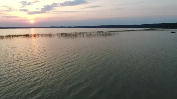 Plaj Üzerinde Göl Güneş Batana Kadar Yükselen — Stok video