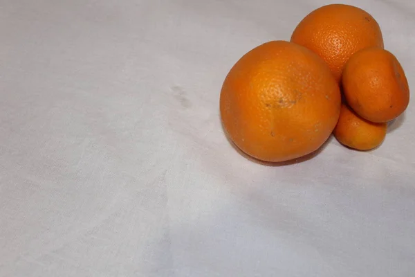 Mandarine Orange Sur Conseil Administration Fond Orange Juteuse Délicieuse Vitamine — Photo