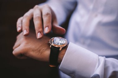 damat bir nöbet koyar