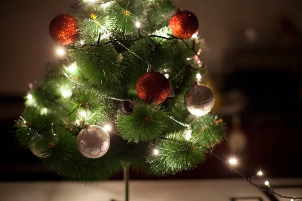 Lumières Jouets Noël Sur Sapin Noël Avec Fond Sombre Abstrait — Photo