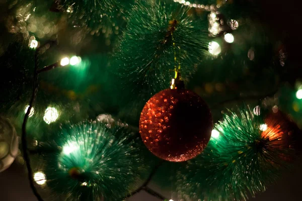 Luzes Brinquedos Natal Árvore Natal Com Fundo Escuro Abstrato Borrado — Fotografia de Stock