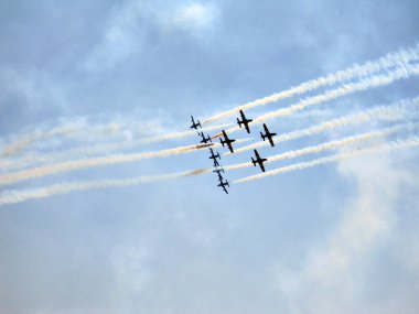 Gökyüzünde uçan İHA.