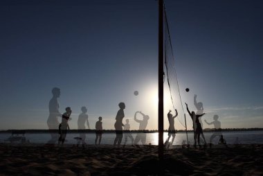 Sunset Keyif Konseptinde Çoklu Sergi Sahili Voleybolu