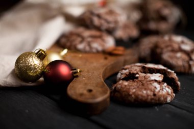 Çikolata parçacıklı kurabiye.