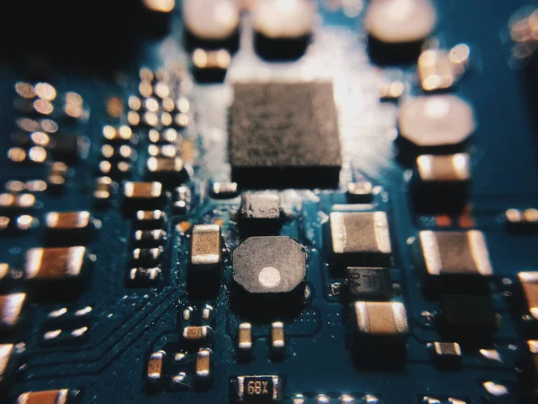 Electronic circuit board with processor, close up. — Stock Photo, Image