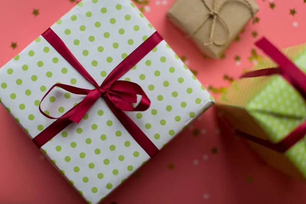 Colorful textured gift boxes with ribbon bows surrounded by star — ストック写真