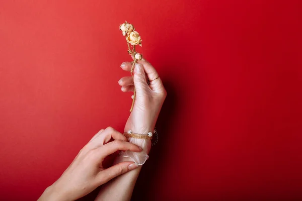 Módní Výtvarné Ruční Žena Rukavici Šperky Letním Čase Květiny Její — Stock fotografie
