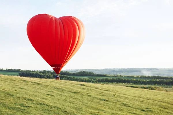 Hot Air Balloon Shape Heart Landing Green Hills — Stock Photo, Image