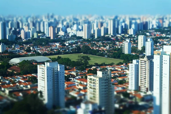 Miniaturowy widok na dach budynków wieżowców w centrum miasta przez tilt-shift w Sao Paulo Brazylia — Zdjęcie stockowe