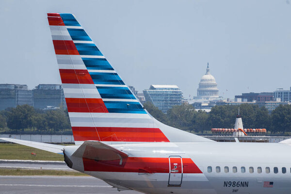 2025 1 июля самолет American Airlines захватил Капитолий США в Вашингтоне. g.