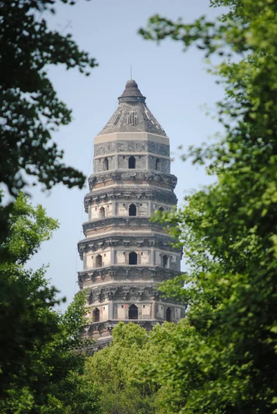 Tiger Hill kule ağaçlarıyla, Suzhou, Çin