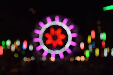 Dönme dolap ve birçok ışık gece Festivali