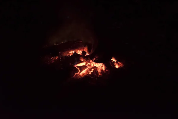 Detalhe Perto Fogueira Acampamento Fogueira Queimando Escuro — Fotografia de Stock