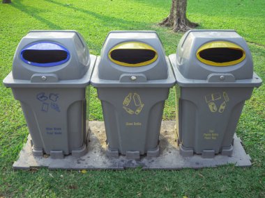 taze yeşil park ile üç bin geri dönüşüm, yeniden kullanmak ve sembol azaltmak