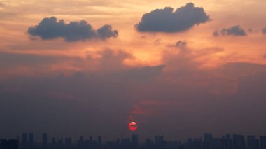 cityscape res günbatımı ve gri gökyüzü arka plan Guangzhou Guangdong Eyaleti, Çin tarihinde silüeti