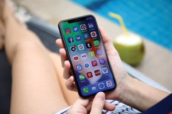 Koh Samui Thailand March 2018 Woman Hand Holding Iphone Social — Stock Photo, Image