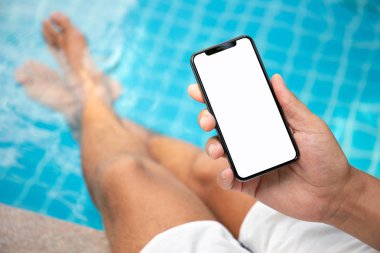 Adama telefon ile izole bir perde holding havuzu