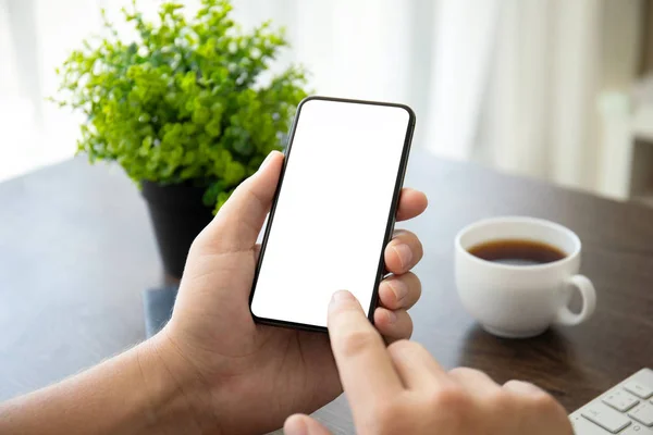 Mãos Homem Segurando Telefone Com Tela Isolada Sobre Mesa Escritório — Fotografia de Stock