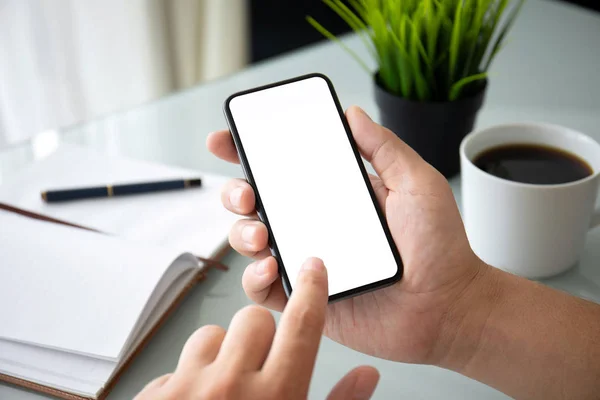 Homme Mains Tenant Téléphone Avec Écran Isolé Sur Table Dans — Photo