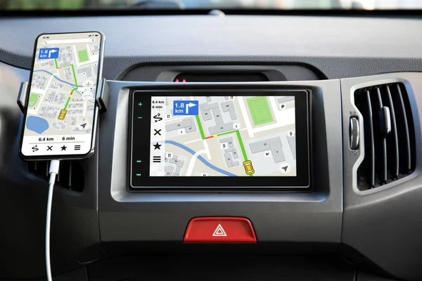 Touch Multimediasysteem Telefoon Met Toepassing Navigatie Het Scherm Auto — Stockfoto