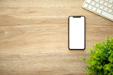 telefon ile izole perde klavye ile ahşap tablo