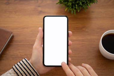 tablonun üst kısmındaki izole ekran ile dokunmatik telefon ofiste tutmak el