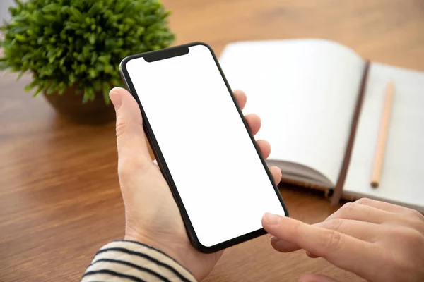 Mains Féminines Tenant Téléphone Tactile Avec Écran Isolé Dessus Table — Photo