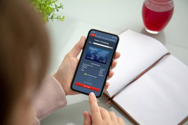 Mãos Mulher Segurando Telefone Toque Com App Compras Line Tela — Fotografia de Stock