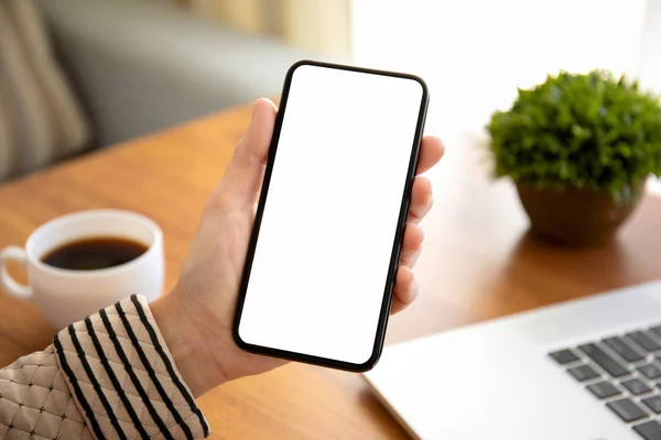 Mains Féminines Tenant Téléphone Avec Écran Isolé Dessus Table Dans — Photo