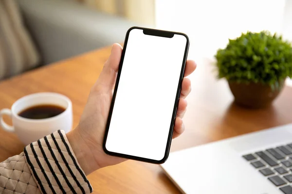 Manos Femeninas Sosteniendo Teléfono Con Pantalla Aislada Por Encima Mesa — Foto de Stock