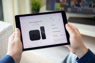 İPad Apple Store app Pro tutan adam el