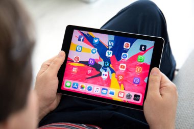 Ekran ipad Pro sosyal ağ programları ayarla