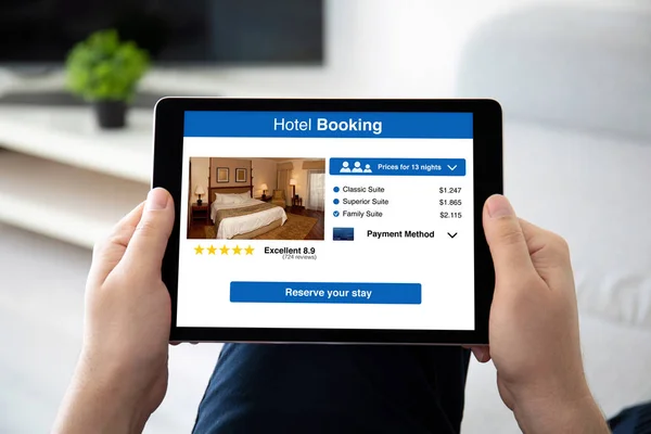 Man hands holding computer tablet with app hotel booking — Stock Photo, Image