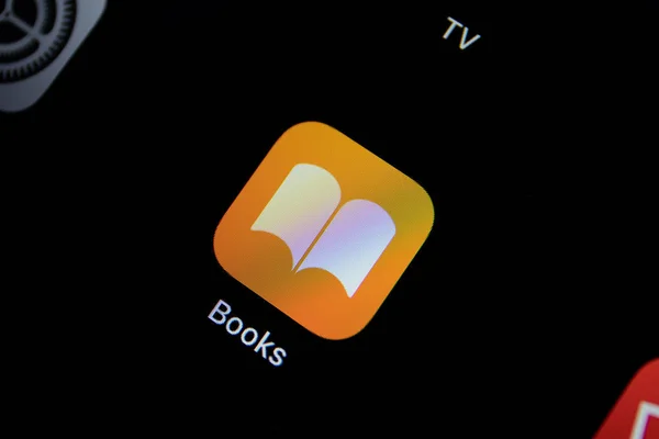 แอพไอคอนรูปภาพบนหน้าจอหลักพร้อมบริการ Apple Books — ภาพถ่ายสต็อก