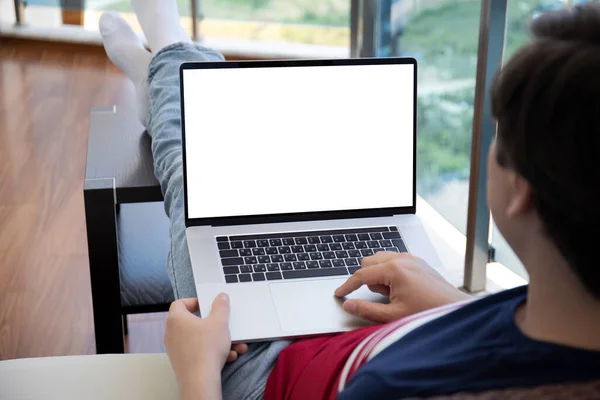 Hombre Trabaja Ordenador Portátil Con Los Tipos Pantalla Aislados Manos — Foto de Stock