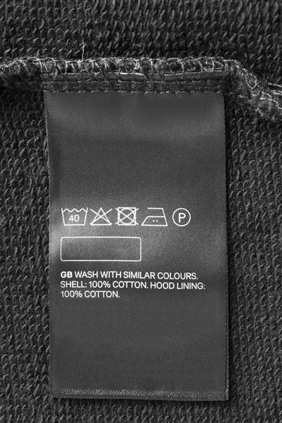 Догляд Композиція Етикетки Одягу Чорному Бавовняному Фоні Крупним Планом — стокове фото