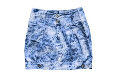 Beyaz zemin üzerine mavi kot mini etek