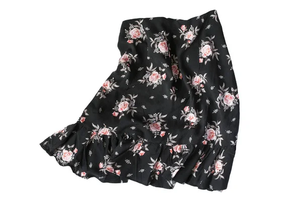 Buruşuk siyah ipek mini etek beyaz bitti izole ruches ile