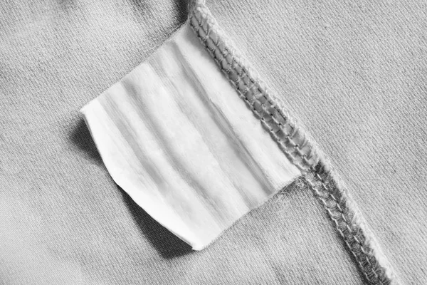 Etiqueta Roupas Papel Branco Fundo Têxtil Branco Close — Fotografia de Stock